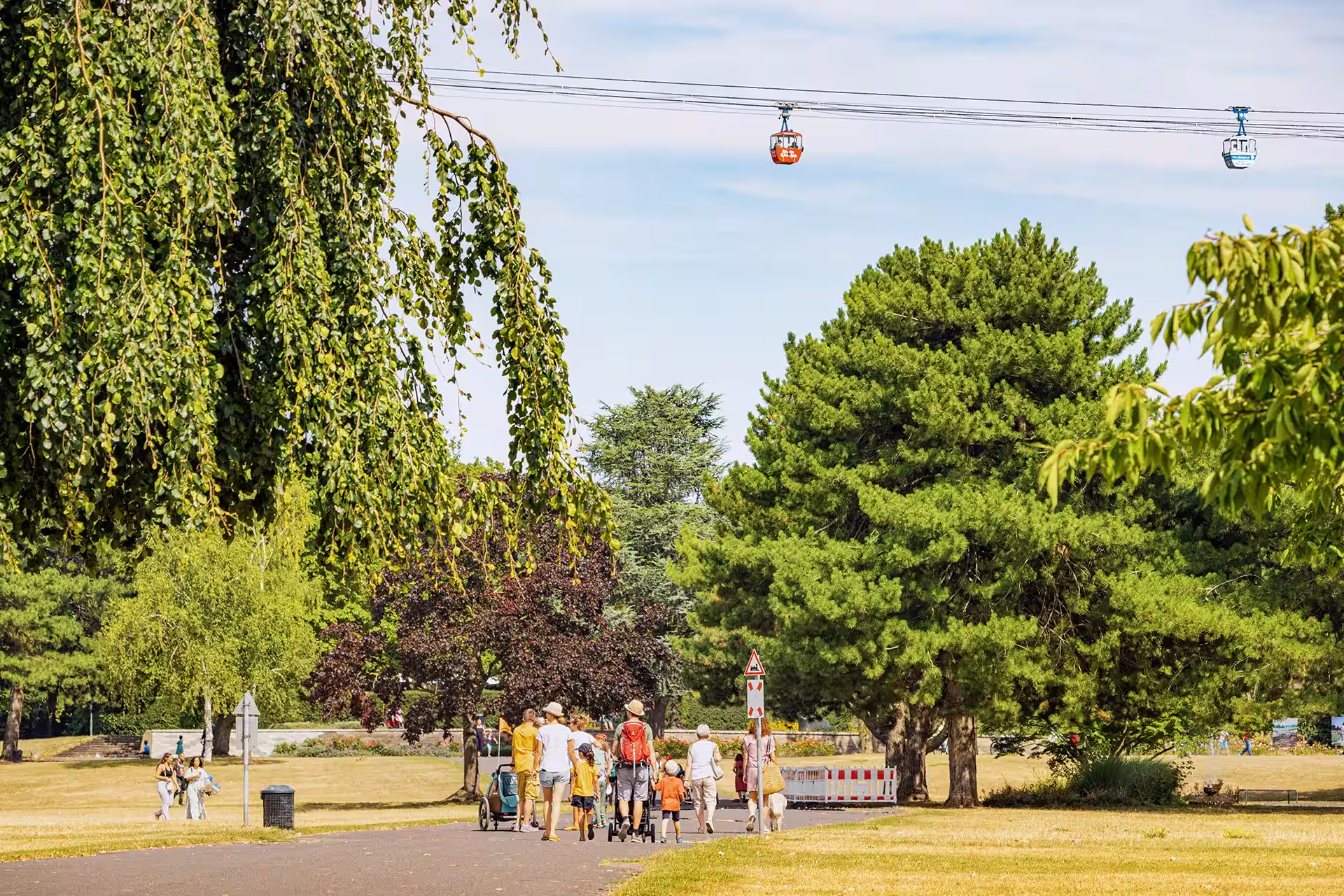Rheinpark mit Kölner Seilbahn